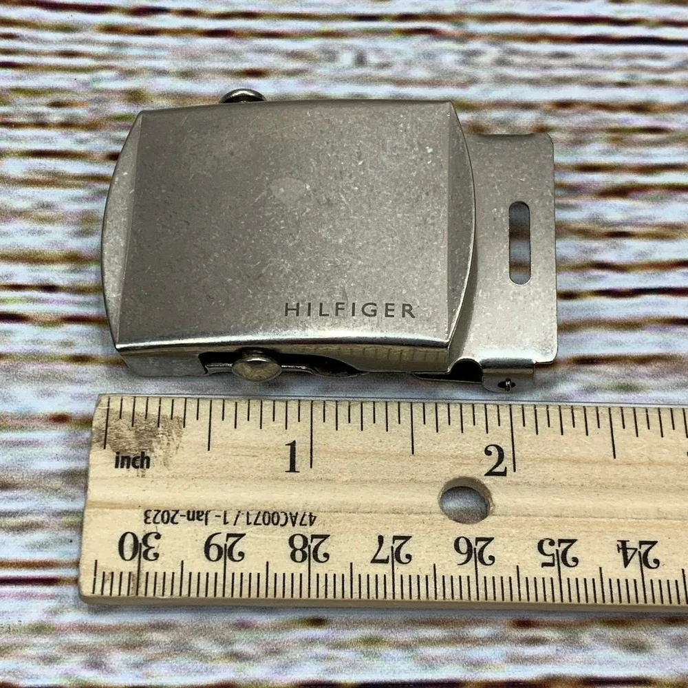 Tommy Hilfiger Belt Buckle Silver-Tone Metal Rectangular Slide‎ Closure